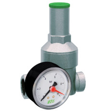 Редуктор давления FAR  1/2" внутренняя - внуренняя резьба с манометром 